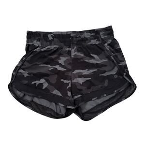 Athleta black camo Mesh Racer Run 4" shorts size S